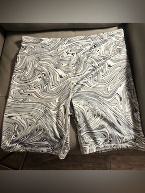 Jordache bike short Gray and White Swirl 2x